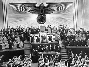 De Tweede Wereldoorlog (1): Hitler en Duitsland (voor 1939). In 1914 begon Duitsland een oorlog tegen Frankrijk en Engeland. Deze oorlog wordt nu de Eerste Wereldoorlog genoemd.