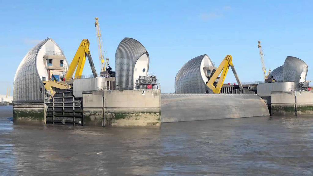 Thames Barrier Horizontale as Horizontal rotating?