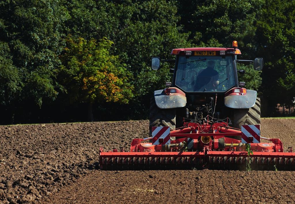 CASTROL AGRI HYDRAULIC OIL PLUS CASTROL Agri Hydraulic Oil Plus is een minerale olie met hoge viscositeitsindex die over een breed temperatuurbereik voor een uitstekende hydraulische respons zorgt.