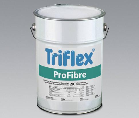 Vervolgens blaasvrij aanbrengen van het voorgevormde vlies. Breng een tweede laag Triflex ProDetail (circa 1,5 kg/m²) nat in nat aan, zodat het vlies volledig geïmpregneerd wordt.