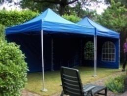 voor rekening van huurder. Partytent/vouwtent incl. gewichten o.a. voor tuinfeesten - huurperiode 1-3 dgn.