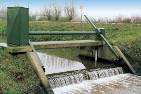 beide sets deuren onafhankelijk van elkaar te bedienen zijn. Het Keermiddel dient een veilige voorziening te hebben, zodat onderhoudspersoneel de vaart kan oversteken.