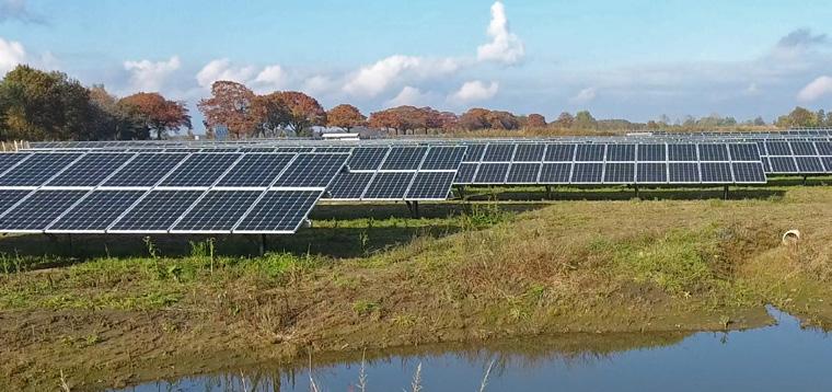 Zonne-energie voor iedereen Qurrent maakt zonne-energie toegankelijk voor iedereen. Samen met ontwikkelpartijen als Greenspread hebben wij inmiddels 14 zonneparken gerealiseerd. Goed voor meer dan 75.
