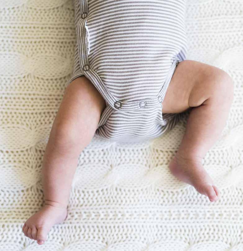 GEZINS- BEGELEIDING EN KINDEROPVANG Voor en na de bevalling zit je waarschijnlijk met een heleboel vragen. Is mijn kind in goede gezondheid?