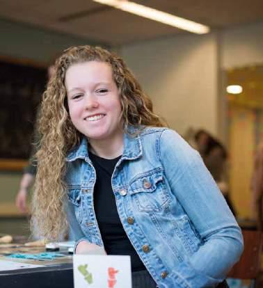 JIJ ZIET WAT IEMAND NODIG HEEFT Werken in de sector welzijn is mooi en belangrijk werk. Bij de School voor Welzijn kun je verschillende opleidingen volgen.