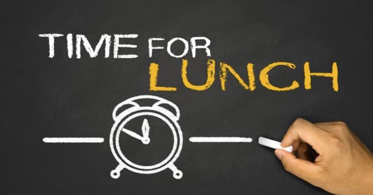 Eten tijdens de lunch Tussen de middag blijven alle kinderen eten bij ons op school (m.u.v. de woensdag omdat de kinderen woensdagmiddag vrij zijn).