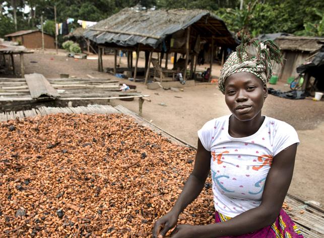 Zo werkt Oxfam-Wereldwinkels aan een eerlijke en duurzame cacaosector Structurele verandering eisen Oxfam-Wereldwinkels vzw onderzoekt handelsketens met bijzondere aandacht voor de systeemfouten die