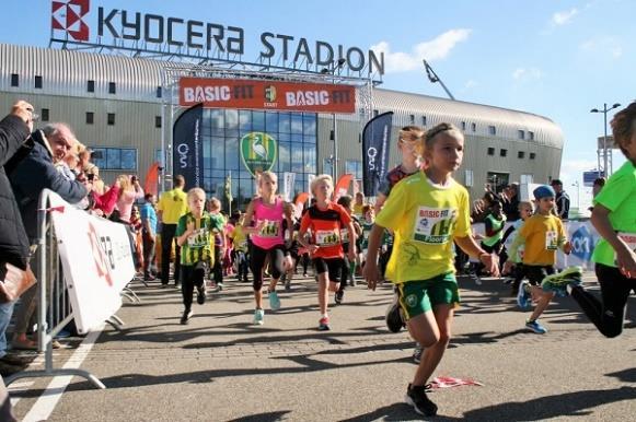 20. Stadium Fun Run InDeRunning organiseert in samenwerking met ADO Den Haag in de Maatschappij een loop (de Stadium Fun Run)