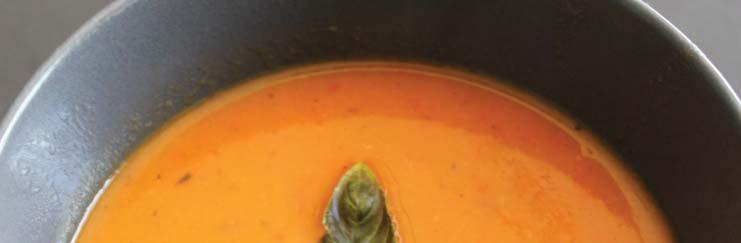 Verse soepen Elke dag: Tomatensoep Soep van de chef * Groentensoep (enkel koud 0,5l en 1l) 1/2 liter in microwave-verpakking (koud) 1 liter in
