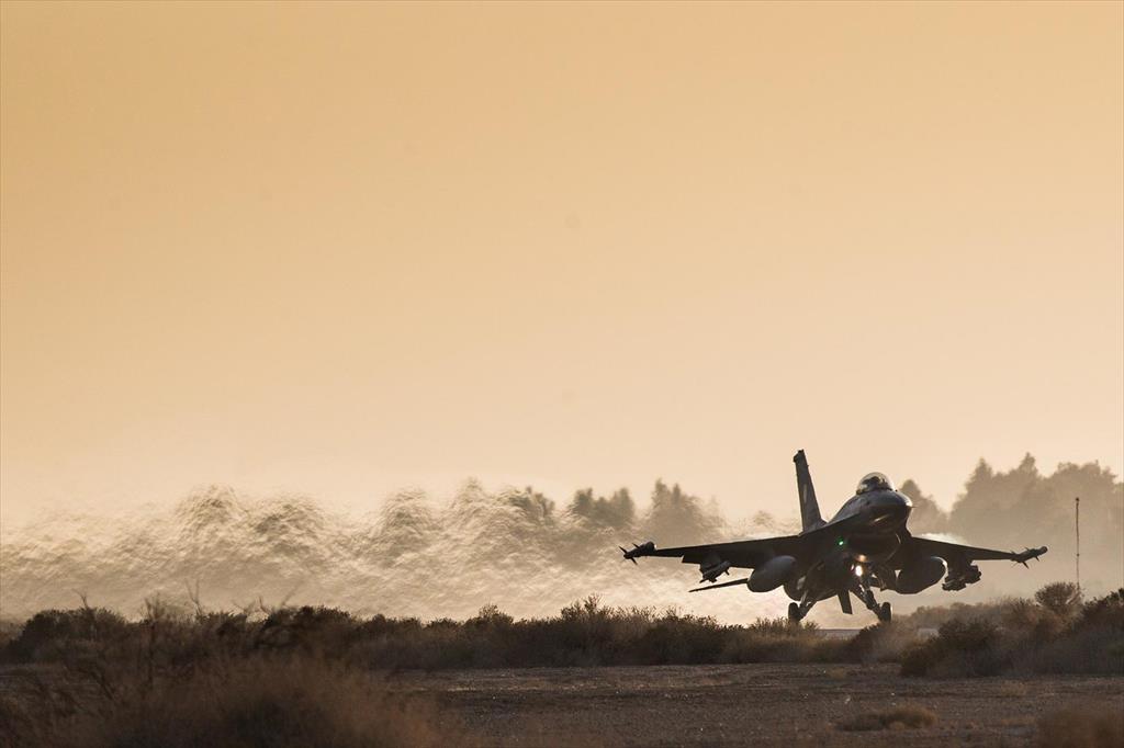 4 Samenvatting intranet Weekoverzicht Defensieoperaties 21 november 2018 12:37 In de strijd tegen terreurorganisatie ISIS ondersteunden Nederlandse F-16 s grondtroepen tijdens 10 missies.