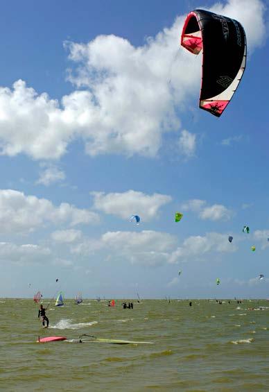 Kitesurfen bij It Soal (Workum) voor de Friese IJsselmeerkust