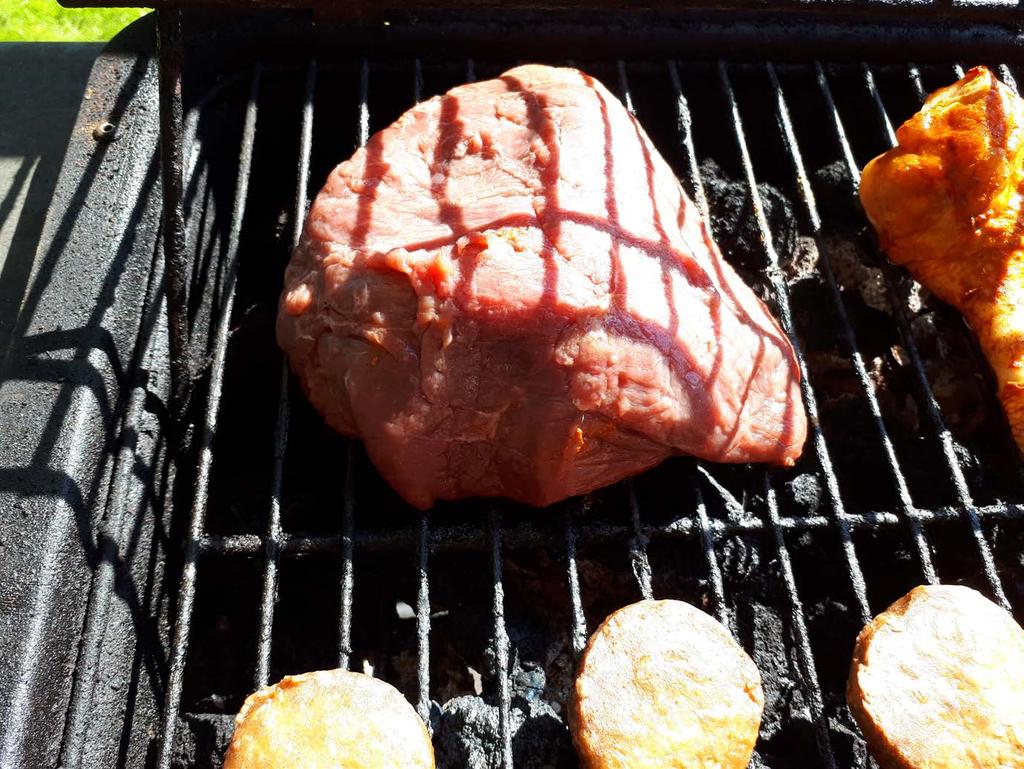 Braadstuk Langzaam garen op de barbecue Braadstuk is een prachtig stuk vlees dat afkomstig is van de voorhand van onze koeien.