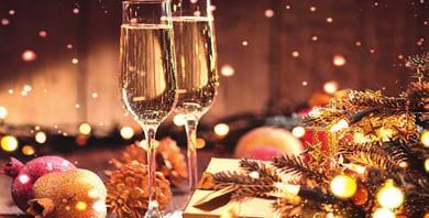 KERSTMARKT BOEKELO Lekker slenteren langs gezellige kraampjes, glühwein en warme chocomelk drinken en genieten van sfeervolle kerstmuziek.
