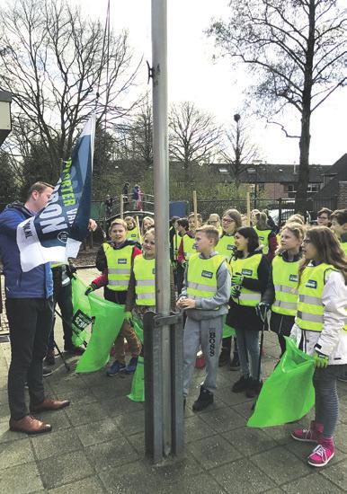 vrijwilligers. inwoners en scholieren een duidelijk signaal af.