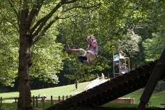 In dit attractiepark is van alles te beleven, er zijn draaimolens, trampolines en springkussens, maar ook een wildwaterbaan, botsauto`s en je kunt er waterfietsen en nog