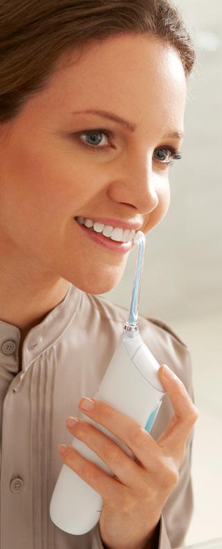 Met hoge frequentie en zachte poetsbewegingen poetst de borstel effectief je tanden schoon en stuwt de tandpasta en speeksel tussen je tanden en langs je tandvlees voor een reinigende werking.