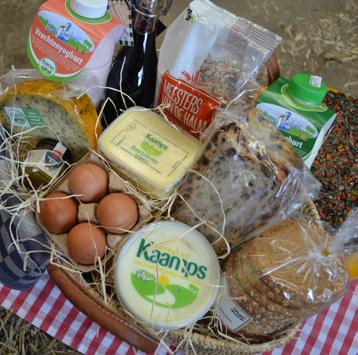 krentenwegge, eieren, muesli Loop dan eens binnen in onze BOEREN ZUIVELPLANK Plank met Boer Herbert kaas,