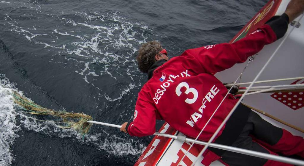 HERGEBRUIK/RECYCLE Volvo Ocean Race Lespakket HOOFDSTUK 4 Oude visnetten die in zee drijven, spooknetten genaamd, bestrijken tien procent van de plasticvervuiling die we in de oceaan vinden.