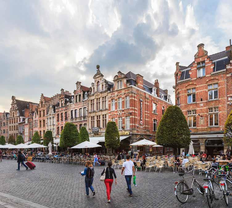 INVESTEREN IN COMPACTE UNITS INVESTEREN IN LEUVEN In het academiejaar 2016-2017 studeerden er aan de KU Leuven 56.715 studenten.
