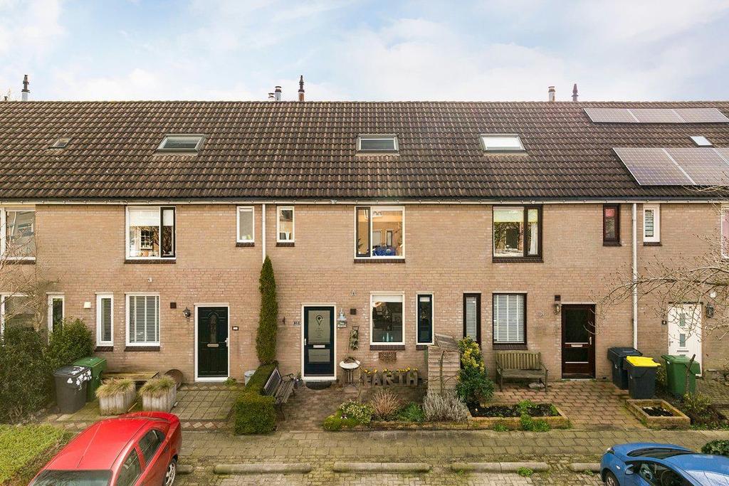 Woninginformatie Tjalk 10 - Oud-Beijerland Aanvaarding in overleg Vraagprijs 229.500,- k.k. www.