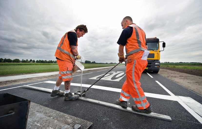 een minister heet een ministerie. Elk ministerie heeft een eigen taak bij het besturen van het land.