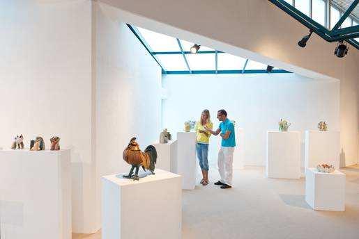 Relaties In 2016 heeft het keramiekcentrum geïnvesteerd in de continuering van samenwerking met diverse instanties zoals keramiekmusea en galleries in binnen- en buitenland.