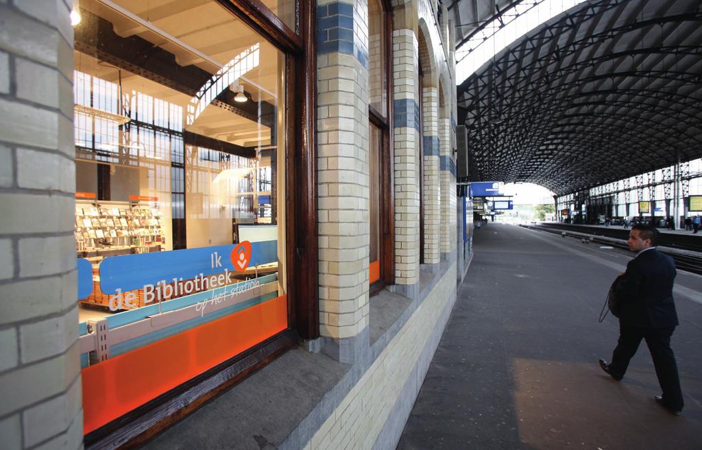 Bibliotheek op station Haarlem Op 21 september opent op het station in Haarlem officieel de eerste Nederlandse stationsbibliotheek. De bibliotheek, die een collectie van 1.