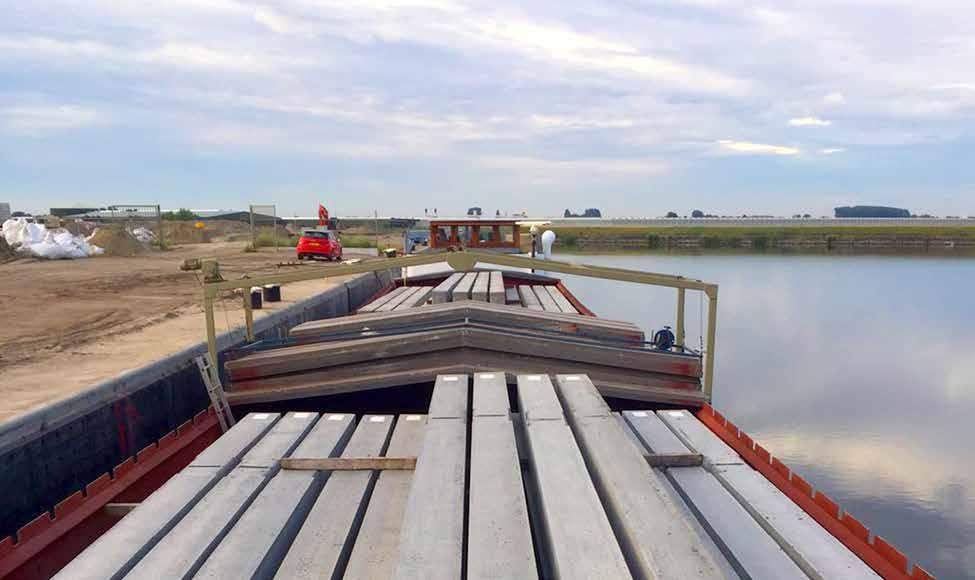 Heipalen per schip naar Zeeland Aben Green Energy uit het Brabantse Wanroij bouwt een biogascentrale op de Axelse Vlakte, ten zuiden van Terneuzen. De centrale gaat gebruik maken van reststromen.