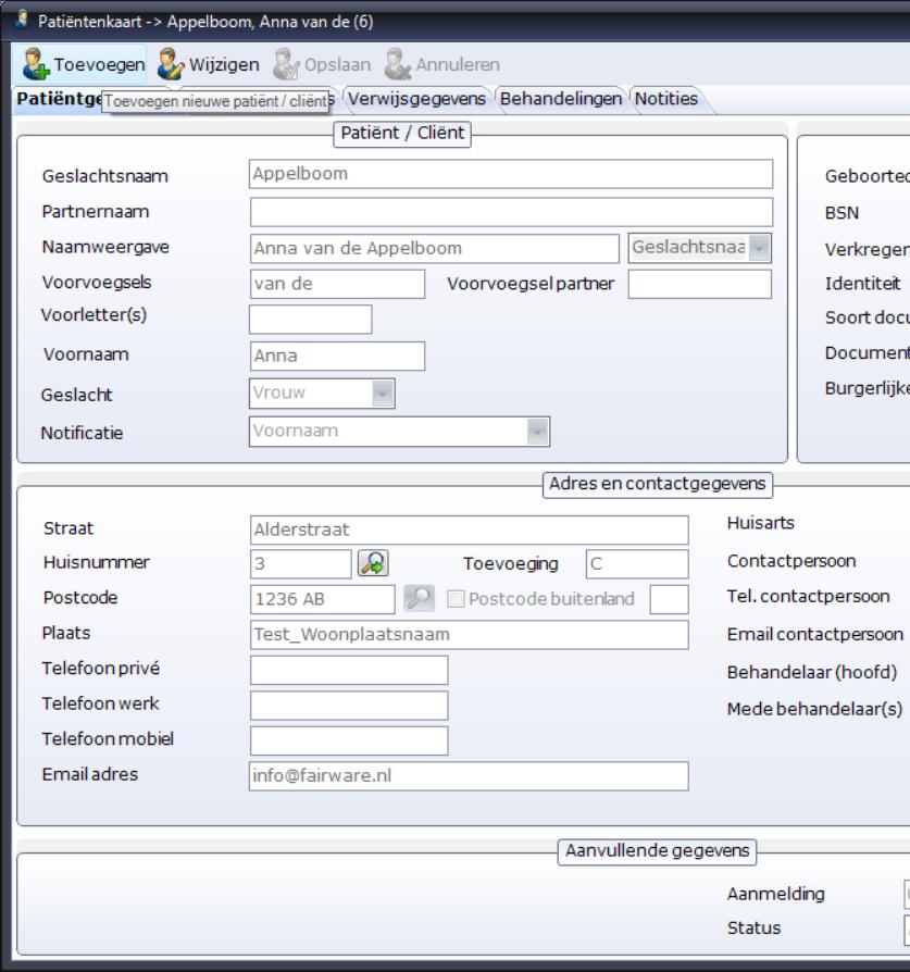 Het scherm opent de nieuwe patiëntenkaart in de invoermodus, zodat u direct kunt beginnen met invoeren van de gegevens.