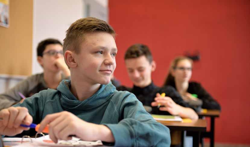 Lessentabel Eerste Leerjaar In vestiging Kinrooi, Maaseik en Neeroeteren A Keuzepakket 1 Klassieke studiën Keuzepakket 3 Technische activiteiten Gemeenschappelijke 28 lesuren Keuzepakket 1 Klassieke