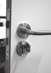 1.5 Sleutelgat en sleutels Sleutel kapot of kwijt? Laat zelf een slotenmaker komen. Cilinder (sleutelgat) kapot? Laat zelf een slotenmaker komen. Woon je in een appartement en ben je de sleutel van de gemeenschappelijke voordeur kwijt?