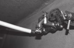 4.6 Waterleiding (= toevoer van zuiver water) Er is een lek in een waterleiding. Er is een lek onder de grond of in de muur.