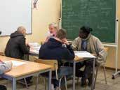 Soms volgen ze eerst een tijd les in een onthaalklas voor, waar ze intensieve lessen Nederlands krijgen, voor ze naar een gewone klas kunnen.