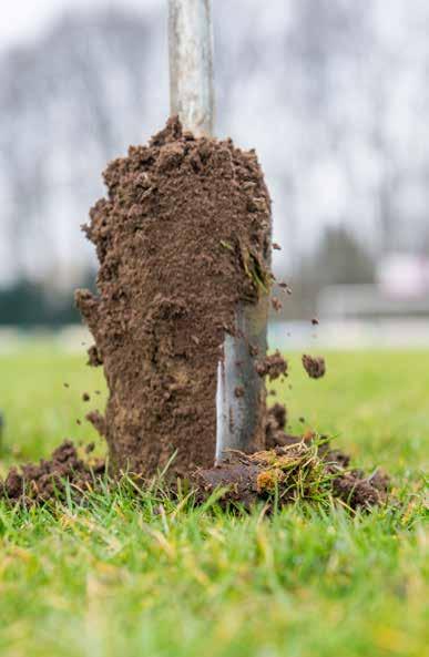 In het advies zal men in eerste instantie de tekorten in de hoofd- en sporenelementen aanvullen zodat de grasplant optimaal kan groeien.