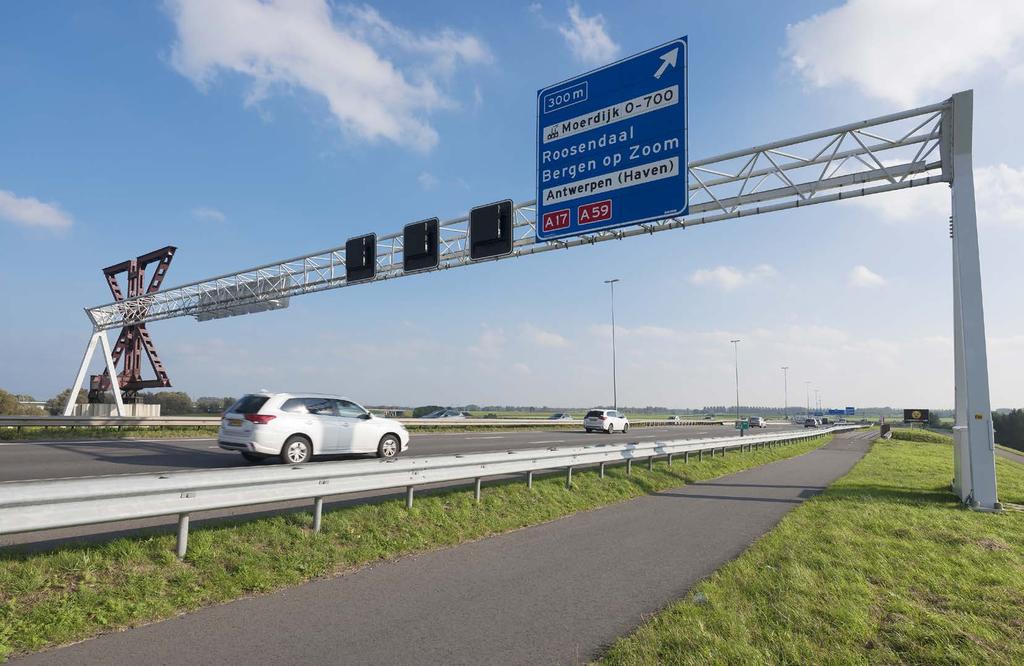 OPENBAAR VERVOER Breda en Rotterdam bereikt u met de auto in 25 en 45 minuten. Als u niet in het bezit bent van een rijbewijs of auto kunt u gebruikmaken van het openbaar vervoer.