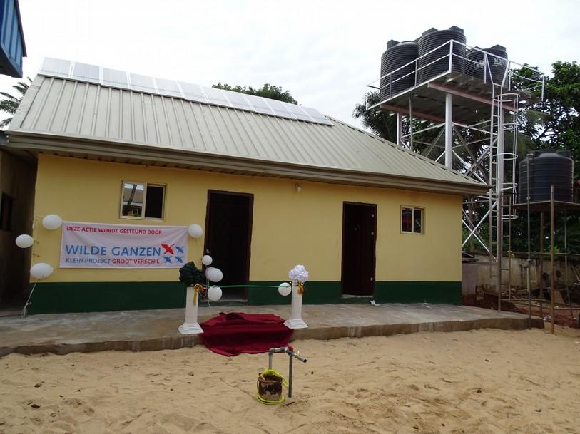 We brachten een bezoek aan Nigeria om de feestelijke opening van twee van onze projecten in Ukpo bij te wonen;