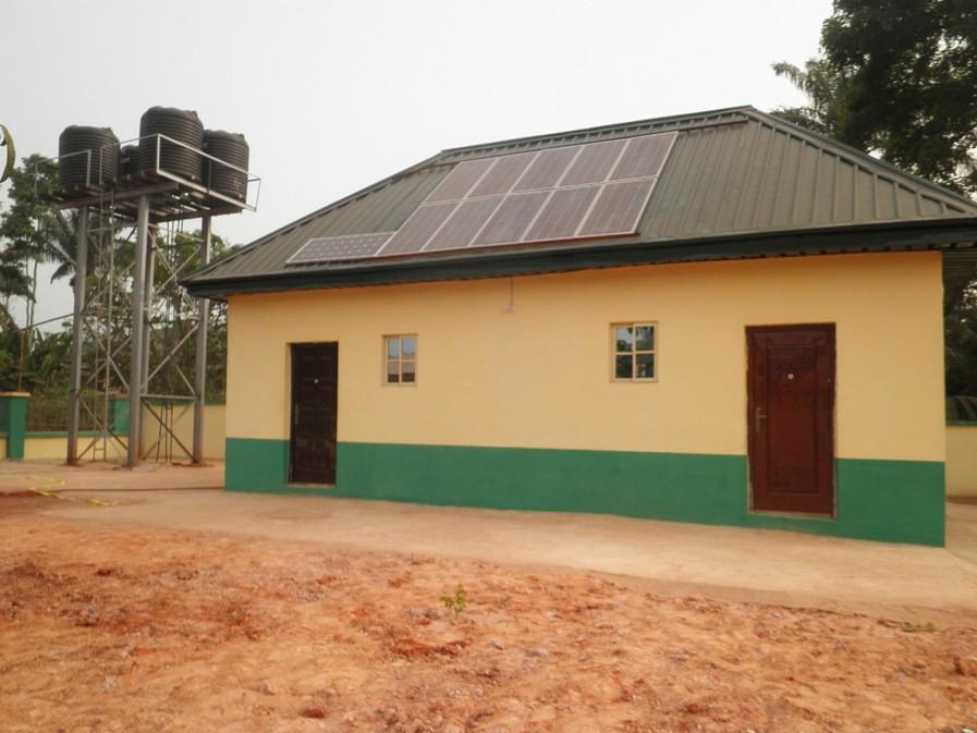 Stichting RWF jaarverslag 216 In de eerste helft van 216 werden de voorzieningen voor Obioma Primary School en het Oranto Gezondheidscentrum in Ukpo