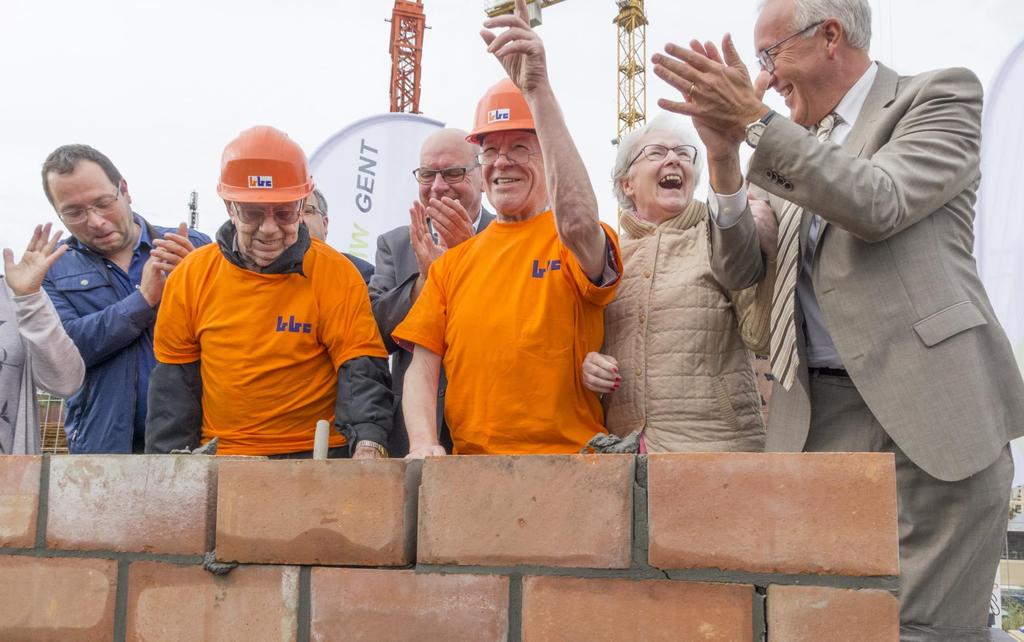 Bij de eerstesteenlegging van De Zonnetuin staken ook