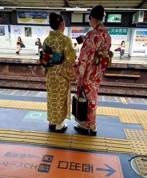 Verv o er In Japan reizen we grotendeels per trein. Dankzij deze tijdsbesparende treinreizen blijft er meer tijd over voor de vele hoogtepunten die Japan te bieden heeft.