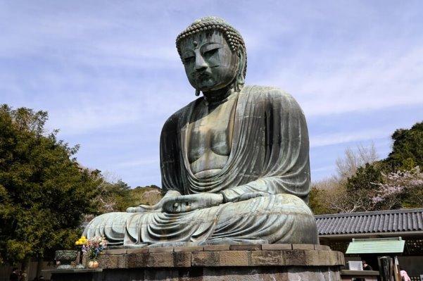 Tokyo ligt aan de oostkant van Honshu, het grootste eiland van Japan, aan de Tokyo-wan baai.