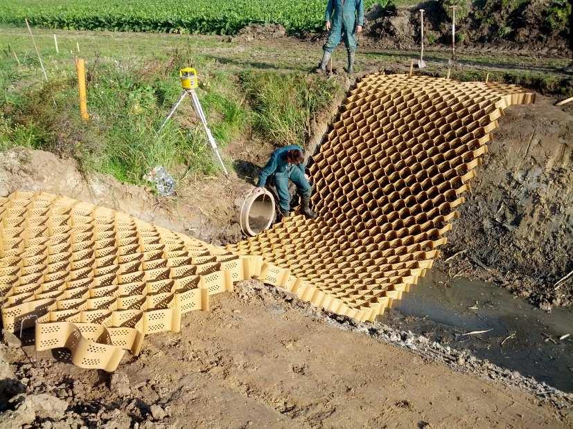 na gebruik GEOPEX Gras- en grintplaten De Geopex Grasplaat is een zeer veelzijdige kunststof