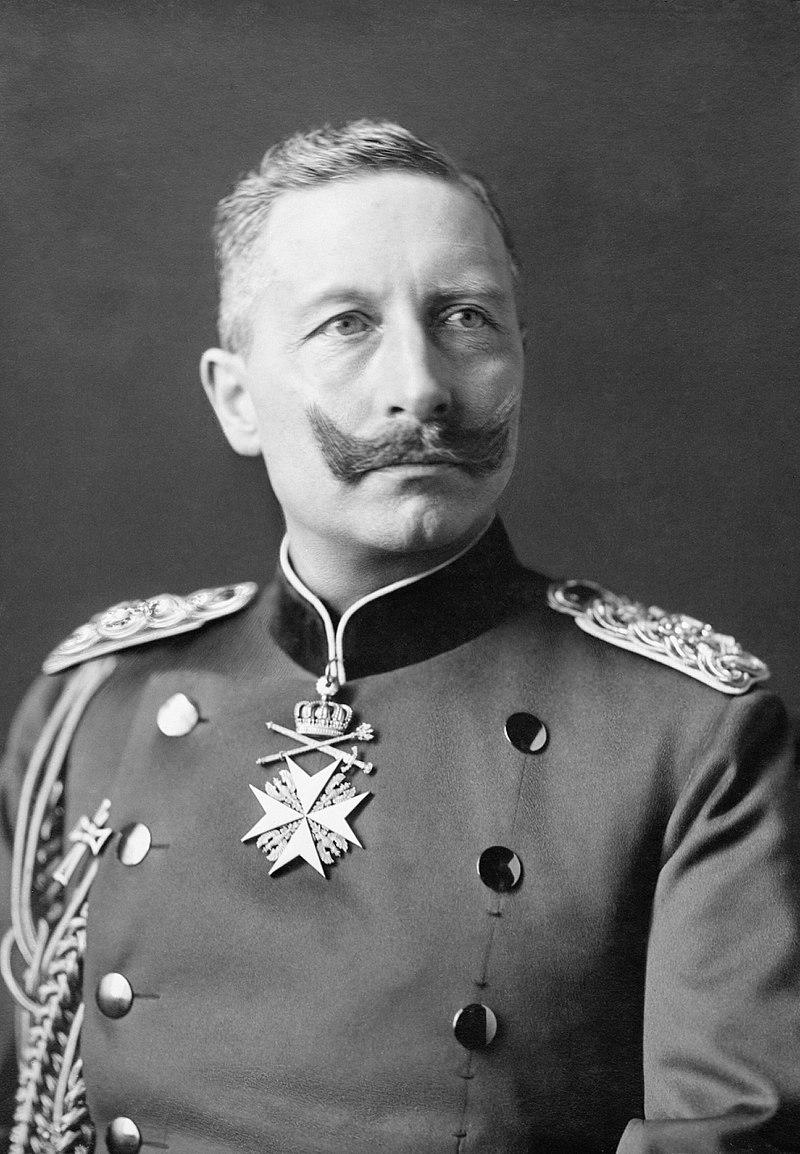 De Tsaar draaide in de eerste instantie bij, maar voegde zich dan toch - na wat druk van zijn ministerie van Buitenlandse zaken bij de oorlogspartijen in zijn eigen land.