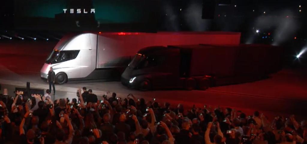 Bij een elektrische truck met een Tesla Model 3 batterij weegt een range van 400 km