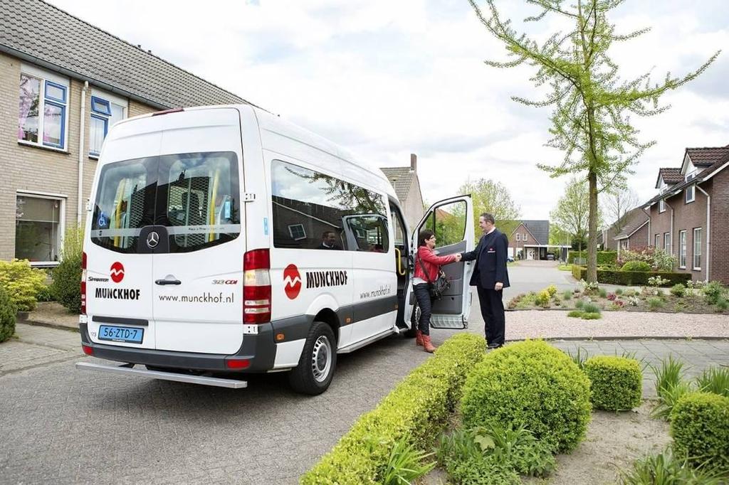 Vervoersmogelijkheden in de gemeente Cuijk een overzicht DE REGIOTAXI NOORDOOST-BRABANT Regiotaxi Noordoost-Brabant is vervoer van deur tot deur, van en naar een OV-knooppunt of een halte van het OV.