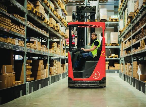 Een reachtruckchauffeur die aan de eisen van de Arbowet en verzekeraars wil voldoen kan de herhalingsopleiding reachtruck volgen en zo de geldigheid van zijn reachtruckcertificaat verlengen.