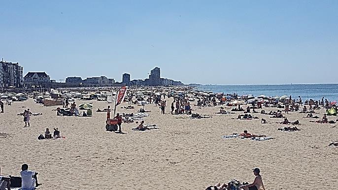 We komen langs lieve dorpjes en besluiten om er in Blankenberge,