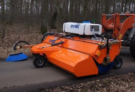 326 Watersproei-inrichting 12/24V tegen drooglopen beveiligde waterpomp met 784 schakelkast, zonder tank, zijborstel is ook voorzien van watersproei-inrichting Hydraulisch aangedreven zijborstel ø