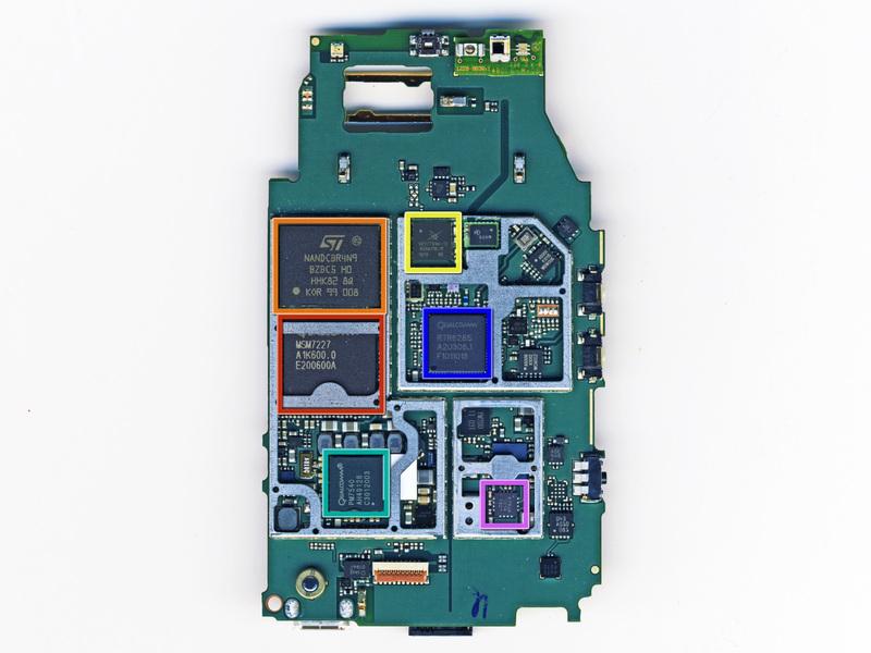 Stap 11 Grote spelers op het bord zijn: Een Qualcomm MSM7227 met 600 MHz toepassing verwerking, 400 MHz modem verwerking,
