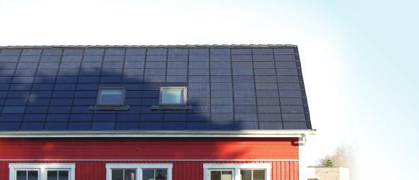 Het BLACK ROOF systeem bestaat uit kleine Black Glass panelen van 60*82 cm.