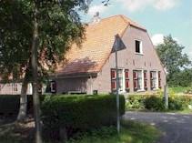 Langhuisboerderij aan de Broekweg Kleine dwarshuisboerderij aan de Langbroekerdijk De ramen zijn in het bedrijfsgedeelte minder talrijk en kleiner van omvang dan in het voorhuis.